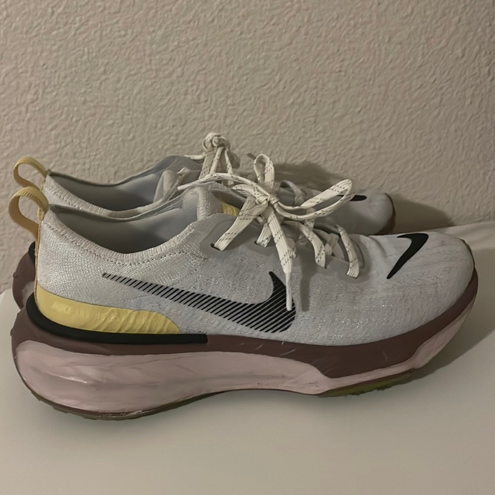Nike invincible running shoes 7.5 woman’s